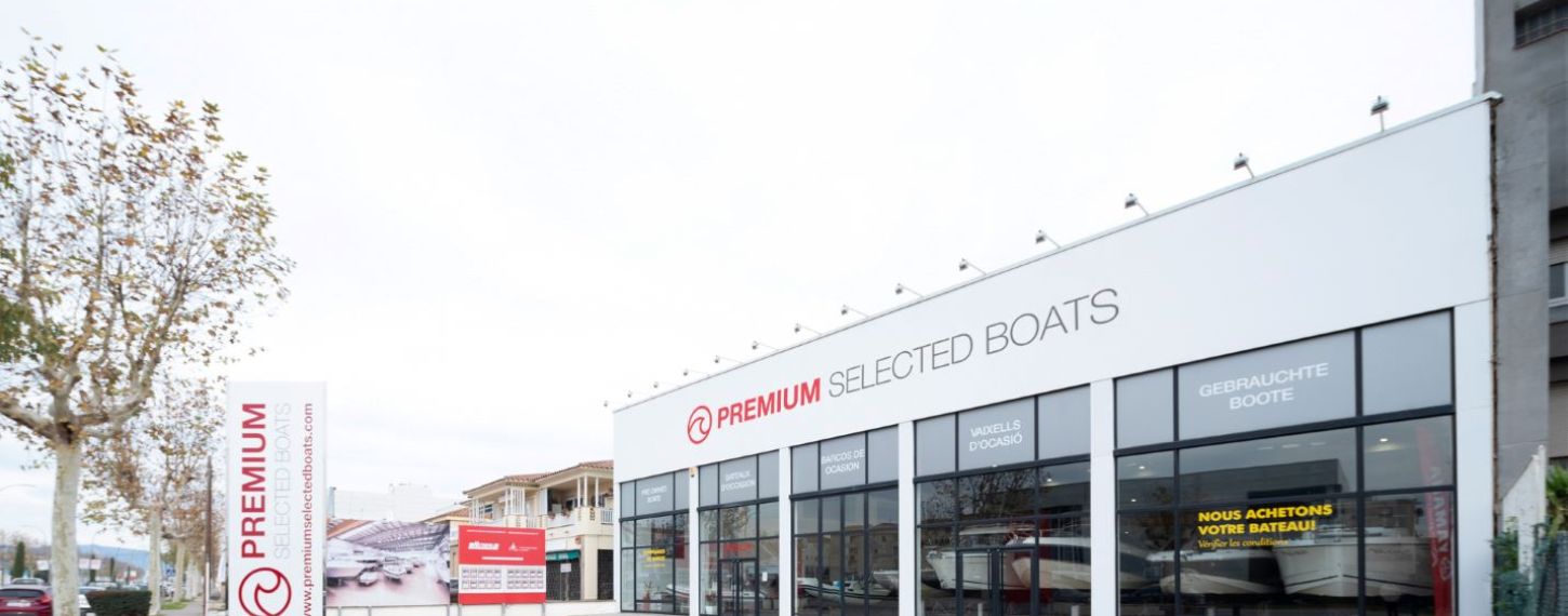 MORE THAN 60 BOATS IN OUR SHOWROOM